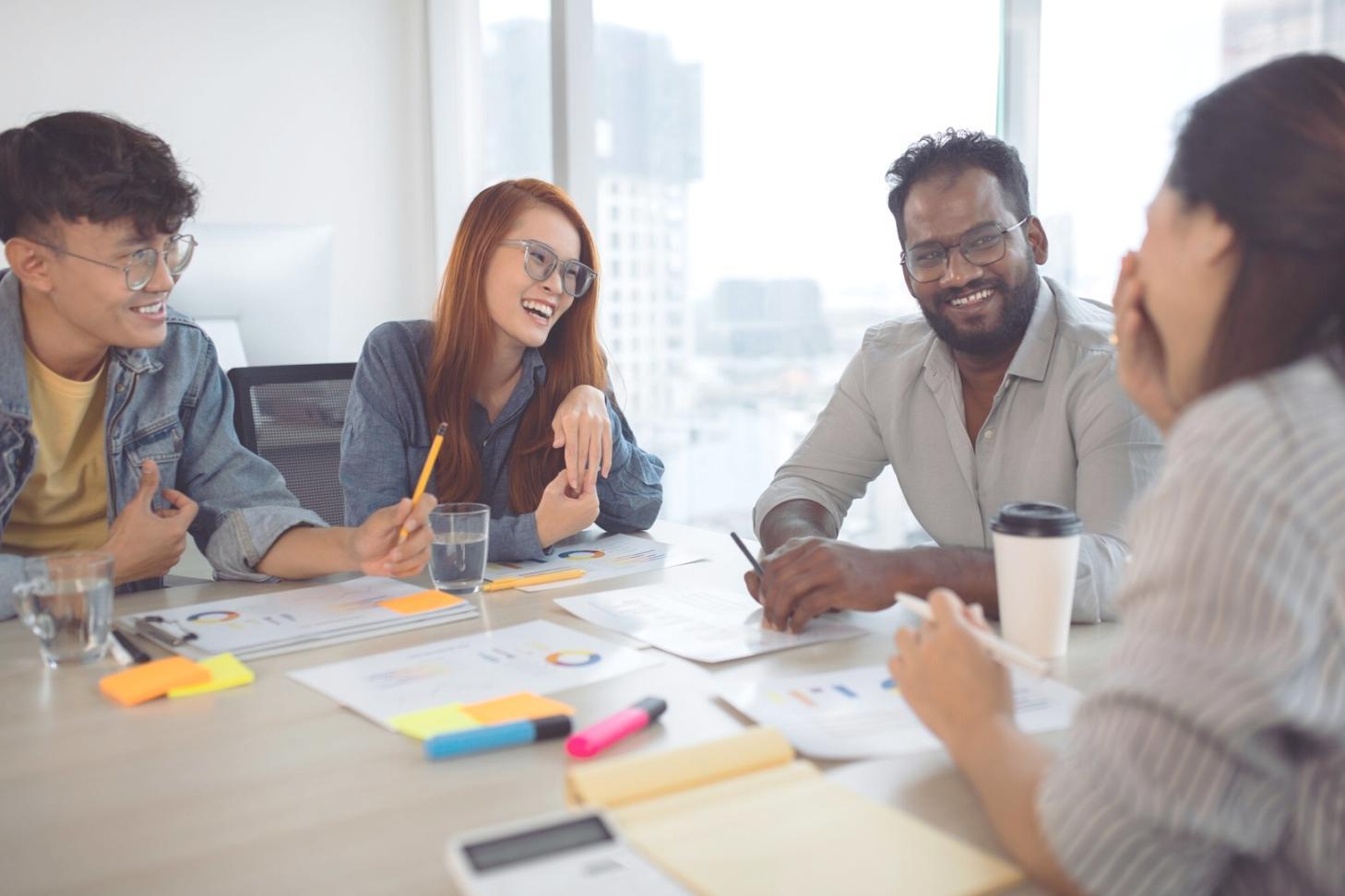 Sesión de trabajo colaborativo en análisis financiero
